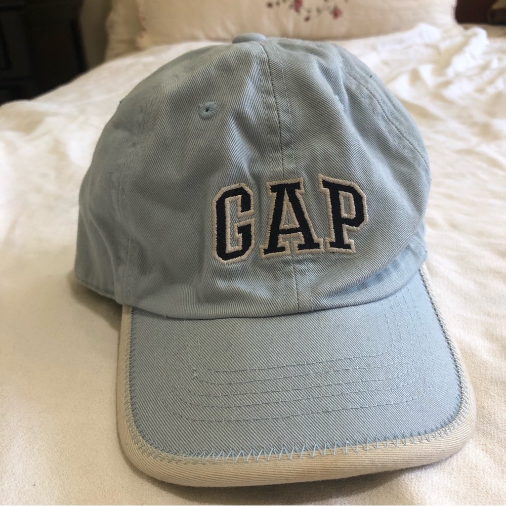 🔴Gap sky blue and white and dark blue logo boys hat size small